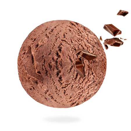 Téléchargez les photos : Flying Chocolate ice cream with chocolate pieces  isolated on white backgroun - en image libre de droit
