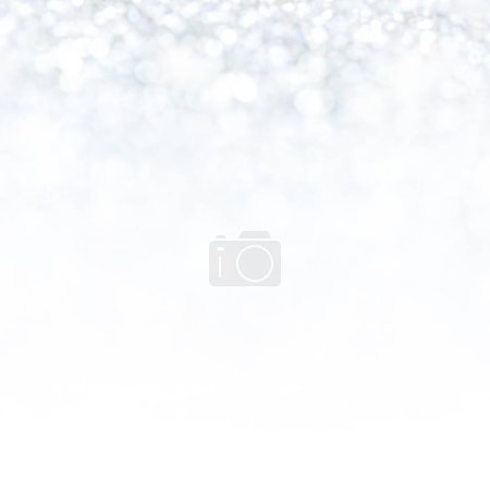 Foto de Luces plateadas Fondo de Navidad abstracto. Polvo blanco brillante mágico. Vacaciones Año Nuevo Glitter Desenfocado Fondo - Imagen libre de derechos
