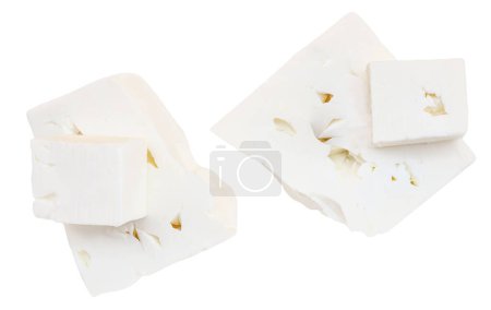 Foto de Queso feta sobre fondo blanco aislado, vista superior. Varias piezas de queso feta griego Fesh se cierran. Colección - Imagen libre de derechos