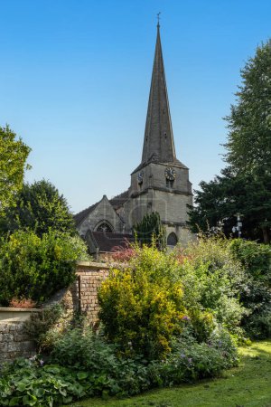 Téléchargez les photos : Église St Laurence, Stroud, Royaume-Uni. Tour et flèche du XIVe siècle. - en image libre de droit