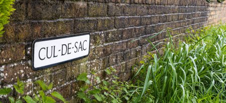 Téléchargez les photos : Panneau CUL DE SAC sur mur de briques - Angleterre, Royaume-Uni - en image libre de droit