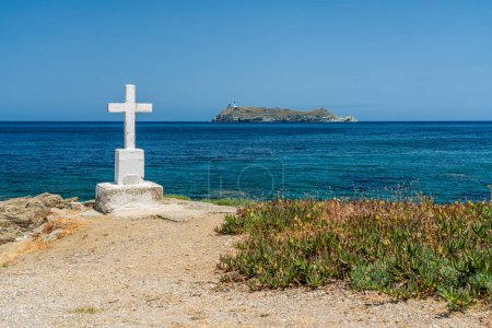 Téléchargez les photos : Une belle vue dans le village de Tollare par un matin d'été, près d'Ersa, à Cap Corse, Corse, France. - en image libre de droit