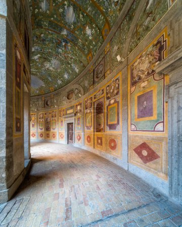 Foto de Maravillosa bóveda con frescos en el Palacio Farnesio en Caprarola, Provincia de Viterbo, Lacio, Italia. Marzo-02-2020 - Imagen libre de derechos