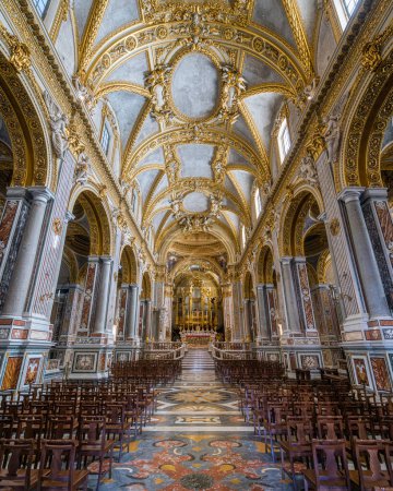 Foto de El maravilloso interior de la Abadía de Montecassino, Lazio, Italia. Marzo-20-2022 - Imagen libre de derechos
