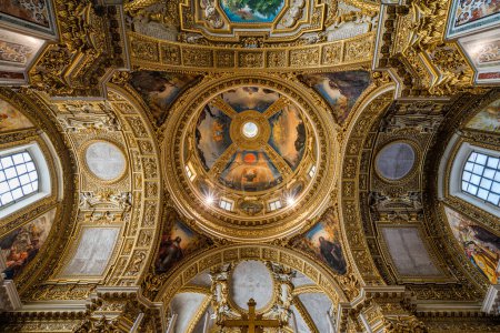 Foto de El maravilloso interior de la Abadía de Montecassino, Lazio, Italia. Marzo-20-2022 - Imagen libre de derechos