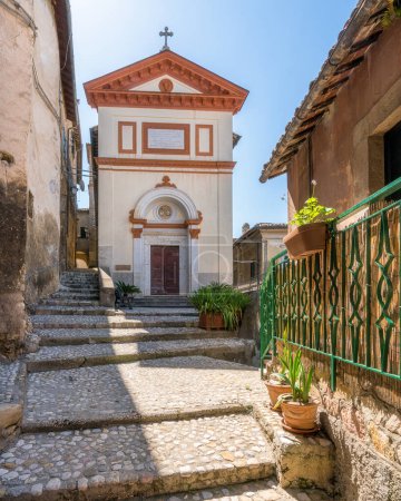 Téléchargez les photos : Vue panoramique à Catino, village pittoresque sur la province de Rieti, Latium, Italie centrale. - en image libre de droit