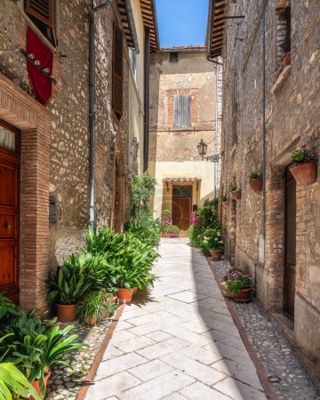 Foto de El hermoso pueblo de Cesi, en la provincia de Terni, Umbría, centro de Italia. - Imagen libre de derechos
