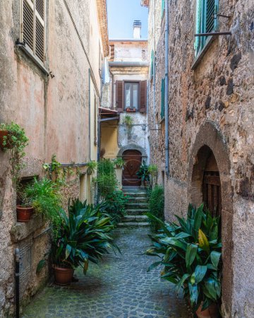 Foto de Una hermosa vista en el pintoresco pueblo de Giuliano di Roma, en la provincia de Frosinone, Lazio, Italia. - Imagen libre de derechos