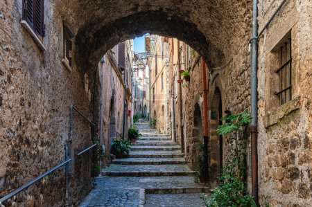 Téléchargez les photos : Une belle vue dans le village pittoresque de Giuliano di Roma, dans la province de Frosinone, Latium, Italie. - en image libre de droit
