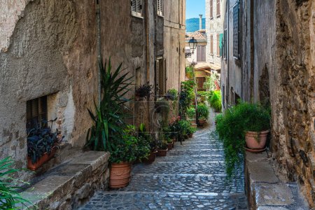 Téléchargez les photos : Une belle vue dans le village pittoresque de Giuliano di Roma, dans la province de Frosinone, Latium, Italie. - en image libre de droit