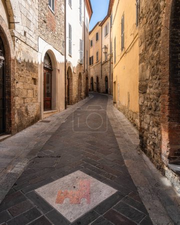 Foto de La hermosa ciudad de San Géminis y su centro histórico medieval. Provincia de Terni, Umbría, Italia. - Imagen libre de derechos