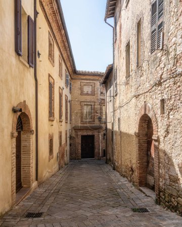 Foto de La hermosa ciudad de San Géminis y su centro histórico medieval. Provincia de Terni, Umbría, Italia. - Imagen libre de derechos
