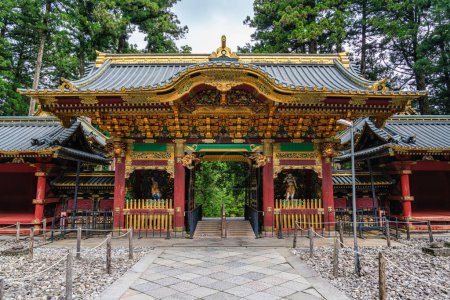 Foto de La maravillosa Puerta de Yashamon en el Templo Taiyu-in en Nikko. Prefectura de Tochigi, Japón. - Imagen libre de derechos