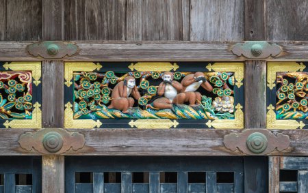 Foto de Los famosos tres monos sabios en el Santuario Tosho-gu en Nikko. Prefectura de Tochigi, Japón. - Imagen libre de derechos