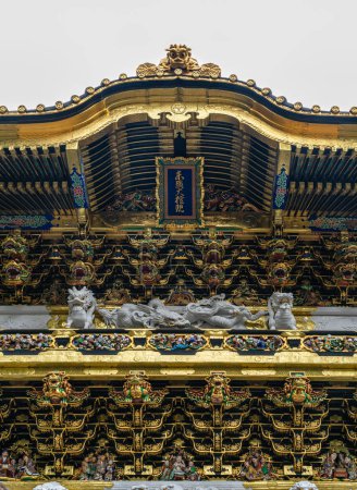 Foto de La maravillosa Puerta de Yomeimon en el Santuario Tosho-gu en Nikko. Prefectura de Tochigi, Japón. - Imagen libre de derechos