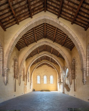 Téléchargez les photos : La merveilleuse abbaye de Fossanova près de la ville de Priverno, dans la province de Latina, Latium, Italie. - en image libre de droit