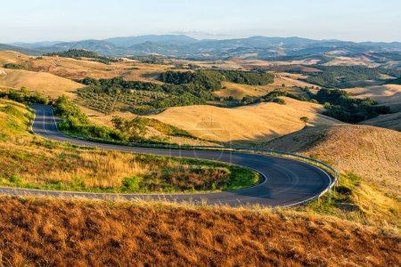 Téléchargez les photos : Beau paysage toscan près de Volterra, dans la province de Pise, Toscane, Italie. - en image libre de droit