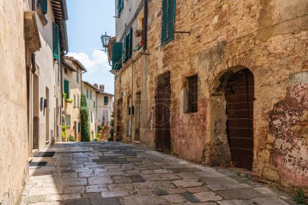 Foto de Cetona, un hermoso pueblo toscano en la provincia de Siena. Toscana, Italia. - Imagen libre de derechos