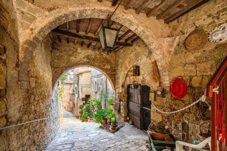 Foto de Cetona, un hermoso pueblo toscano en la provincia de Siena. Toscana, Italia. - Imagen libre de derechos