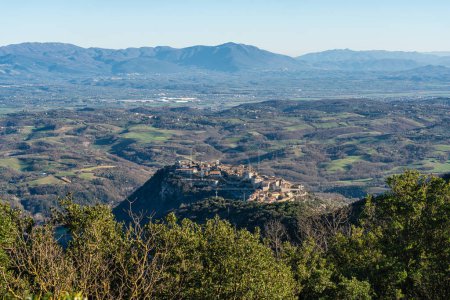 Vue panoramique du village de Sant'Oreste, dans la province de Rome, Latium, Italie.