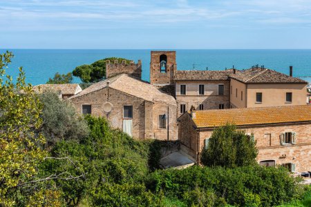 Foto de Vista panorámica en Grottammare, hermoso pueblo con vistas al mar adriático, en el Provice de Ascoli Piceno, Marche, Italia. - Imagen libre de derechos