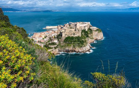 Téléchargez les photos : Vue panoramique du château d'Angioino à Gaeta, province de Latina, Latium, Italie centrale. - en image libre de droit