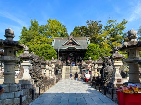 Foto de Narita Japón - 18 Oct 2023: Turistas paseando por la pagoda más famosa del templo de Narita San - Imagen libre de derechos