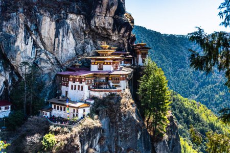 Téléchargez les photos : Paro Taktsang : The Tigers Nest Monastery - Bhoutan. Taktsang est le nom populaire du monastère Taktsang Palphug, situé dans la falaise de la vallée du Paro, au Bhoutan
. - en image libre de droit