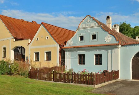 Téléchargez les photos : Belle maison de village rénovée en République tchèque - en image libre de droit