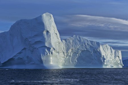 Riesiger Eisberg sitzt in grönländischer Disco-Bucht auf Grund