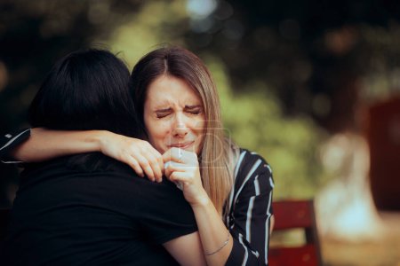 Traurige Frau weint auf der Schulter ihres besten Freundes