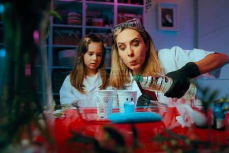 Madre e hija haciendo experimentos de química como actividad en el hogar