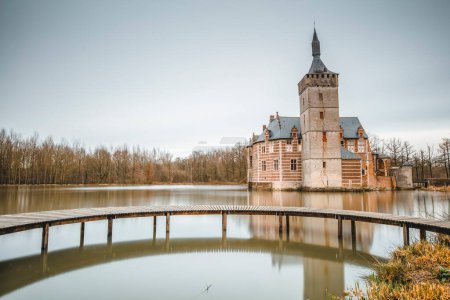 Téléchargez les photos : Horst Castle (XI siècle) se trouve près du village de Sint-Pieters-Rode près de Louvain, dans la province du Brabant flamand, en Belgique. - en image libre de droit