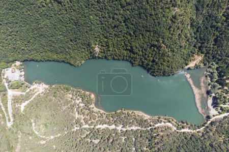 Photo pour Paysage du lac Borabay à Tasova, Amasya, Turquie - image libre de droit