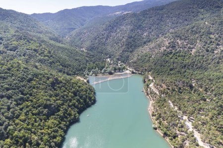 Photo pour Paysage du lac Borabay à Tasova, Amasya, Turquie - image libre de droit