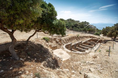 Blick von der archäologischen Stätte Heraion in der Nähe des Vouliagmenis-Sees, Loutraki, Griechenland.