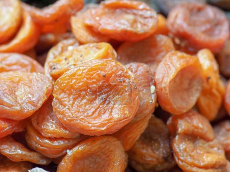 Gros plan sur les délicieux abricots secs