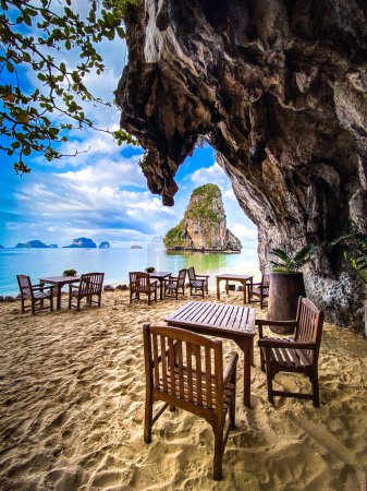 Téléchargez les photos : Restaurant à Railay beach à Krabi, Thaïlande. Photo de haute qualité - en image libre de droit