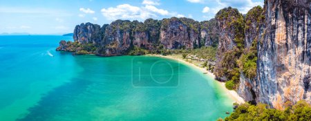 Téléchargez les photos : Vue aérienne de Railay et Phra nang Cave Beach à Krabi, Thaïlande, Asie du Sud-Est - en image libre de droit