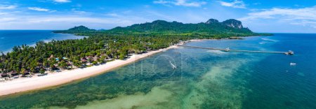 Téléchargez les photos : Vue aérienne de l'île de koh Mook ou koh Muk, à Trang, Thaïlande, Asie du Sud-Est - en image libre de droit