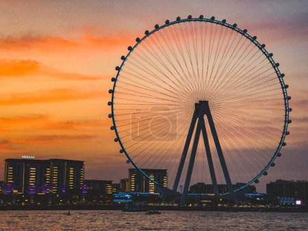 Téléchargez les photos : Vue de la plage Marina JBR et de la roue géante ferris d'Ain Dubai à Meraas Dubai, Émirats arabes unis. Photo de haute qualité - en image libre de droit