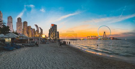 Téléchargez les photos : Vue de la plage Marina JBR et de la roue géante ferris d'Ain Dubai à Meraas Dubai, Émirats arabes unis. Photo de haute qualité - en image libre de droit