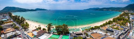 Téléchargez les photos : Vue aérienne de la plage de Patong, à Phuket, Thaïlande. Photo de haute qualité - en image libre de droit