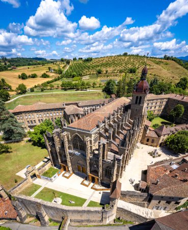 Téléchargez les photos : Vue Aérienne de Saint Antoine l Abbaye dans le Vercors à Isère, Auvergne Rhône Alpes, France, Europe - en image libre de droit