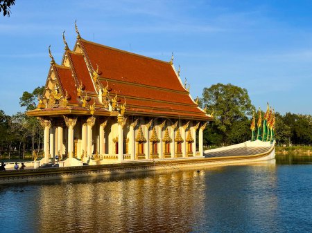 Foto de Wat Sa Prasan Suk o Wat Ban Na Muang templo barco en Ubon, Tailandia. Foto de alta calidad - Imagen libre de derechos