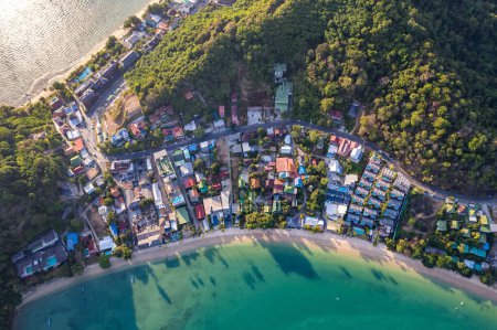 Luftaufnahme des Ao Yon Strandes in Phuket, Thailand, Südostasien