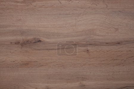 Foto de Textura madera fondo roble. Vista superior de mesa de madera con grietas. La superficie marrón claro del árbol es de un color natural - Imagen libre de derechos