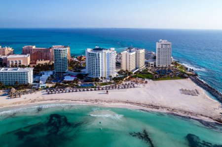 Téléchargez les photos : Mexique Cancun, belle côte des Caraïbes, vue sur le dessus. - en image libre de droit