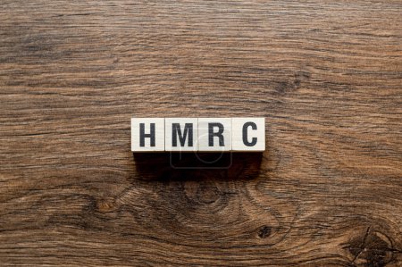 Téléchargez les photos : HMRC - majestés recettes et douanes, concept de mot sur les blocs de construction, texte, lettres - en image libre de droit
