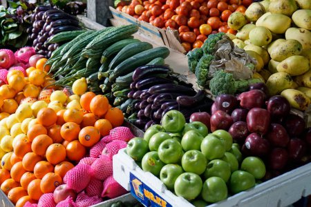 Téléchargez les photos : Légumes sur un marché alimentaire dans la ville de cebu - en image libre de droit
